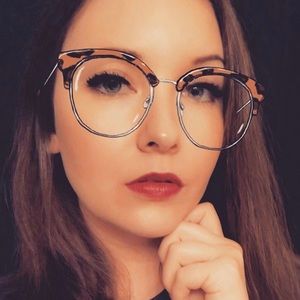 Meet your Posher, Alexandra